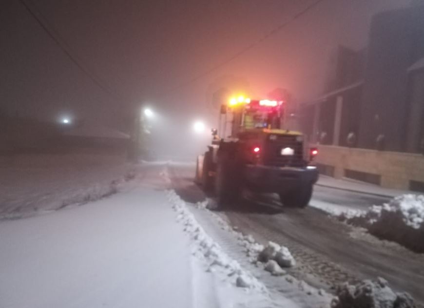 إزالة الثلوج من الطرق فى عمان 