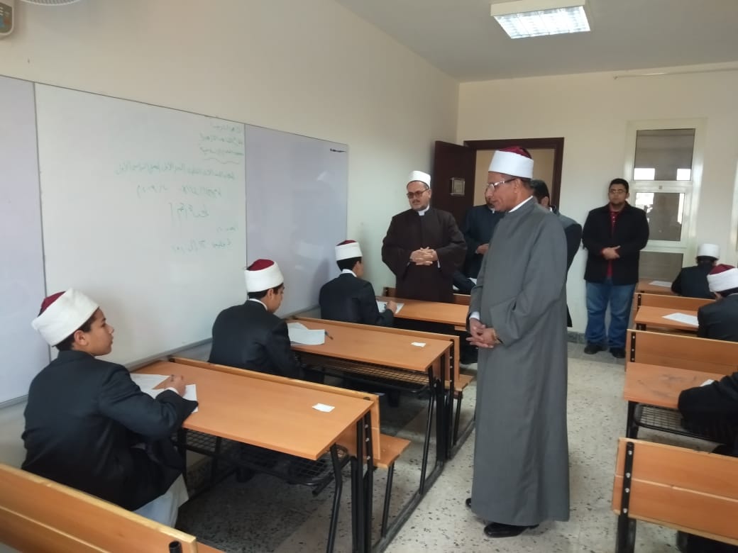 وكيل الأزهر يتابع الامتحانات بمعهد العلوم الإسلامية (5)