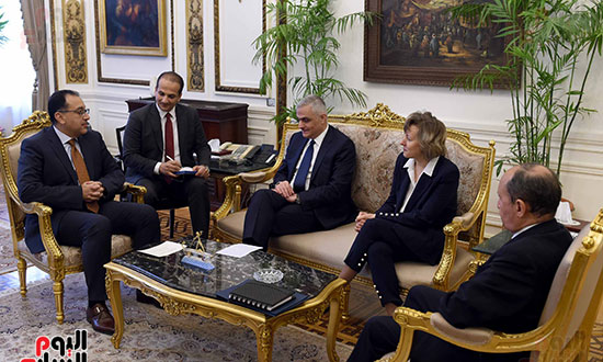 رئيس الوزراء يلتقى وفدا من أرمينيا بحضور وزير الصناعة  (2)