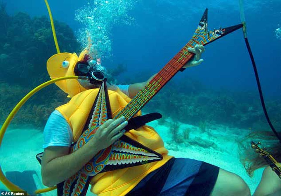 مهرجان الموسيقى تحت الماء بفلوريدا