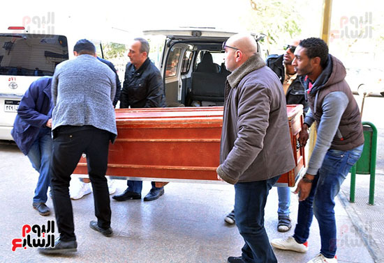وصول جثمان الفنان الراحل سعيد عبد الغنى (5)