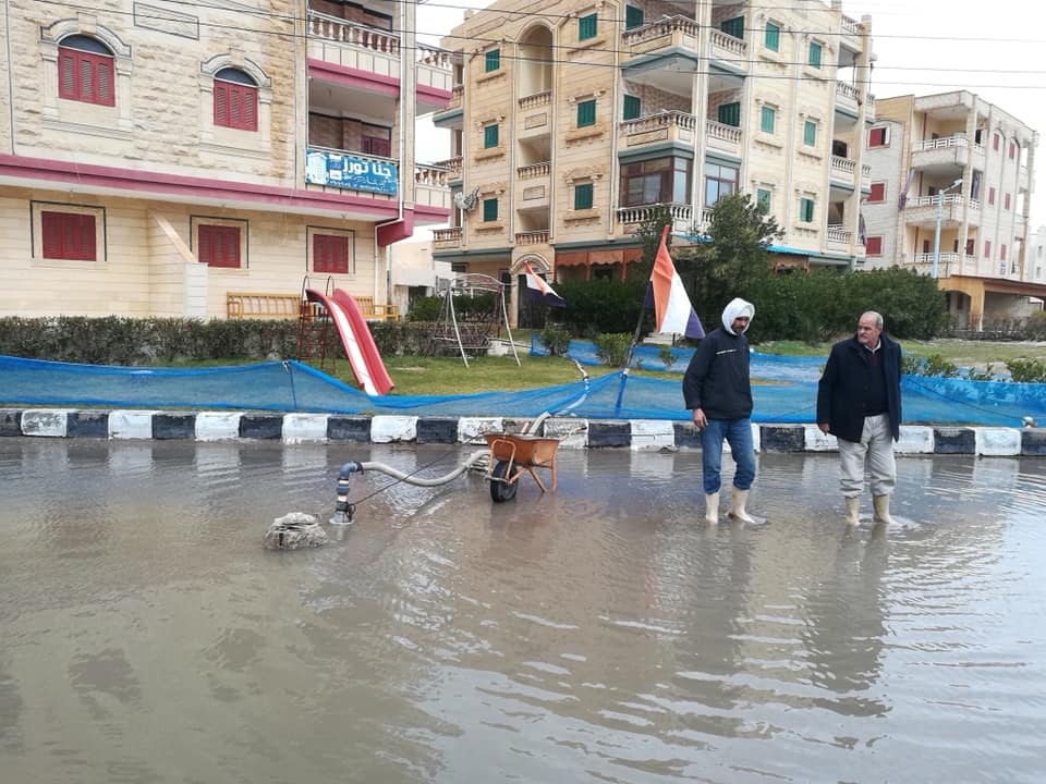 رفع مياه الأمطار من شوارع كفر الشيخ (5)