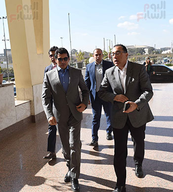 رئيس الوزراء يتفقد المنشآت الرياضية باستاد القاهرة (1)
