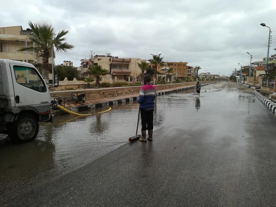 رفع مياه الأمطار من شوارع كفر الشيخ (2)