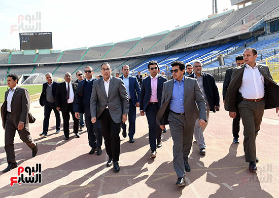 رئيس الوزراء يتفقد المنشآت الرياضية باستاد القاهرة (11)