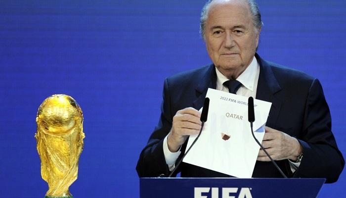 بلاتر يعلن اختيار قطر لتنظيم مونديال 2022