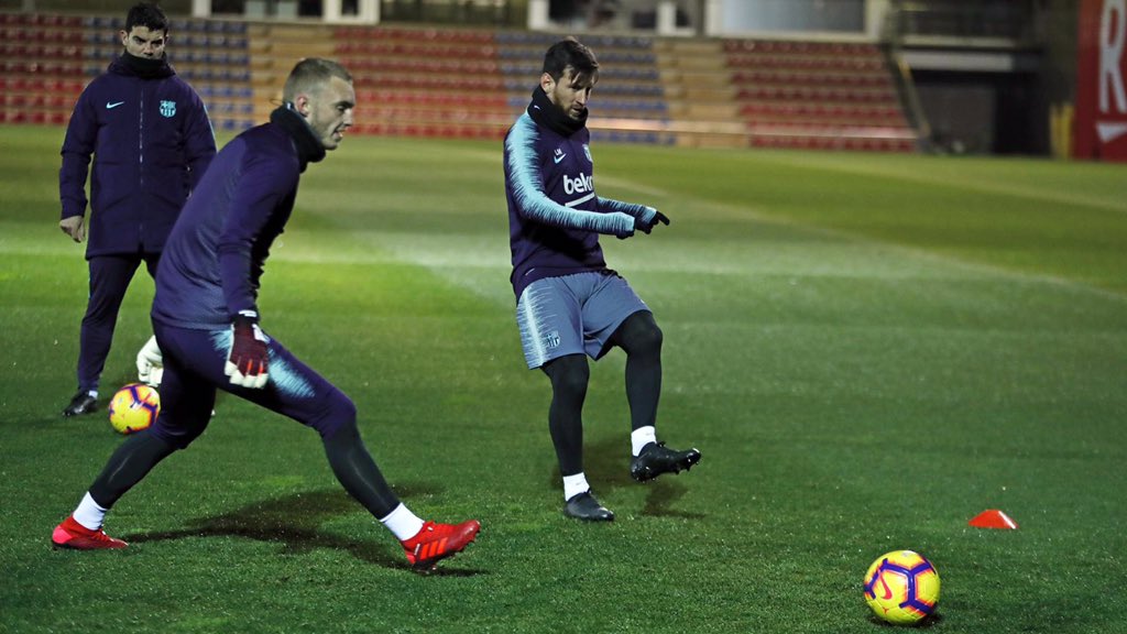 ميسي يشارك فى تدريبات برشلونة (2)