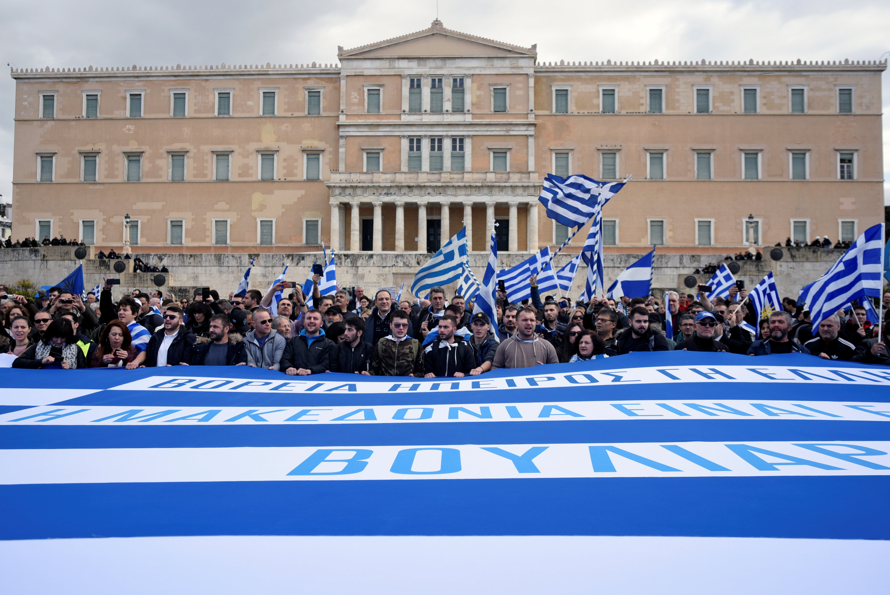 متظاهرون يرفضون اتفاقية اليونان حول اسم مقدونيا