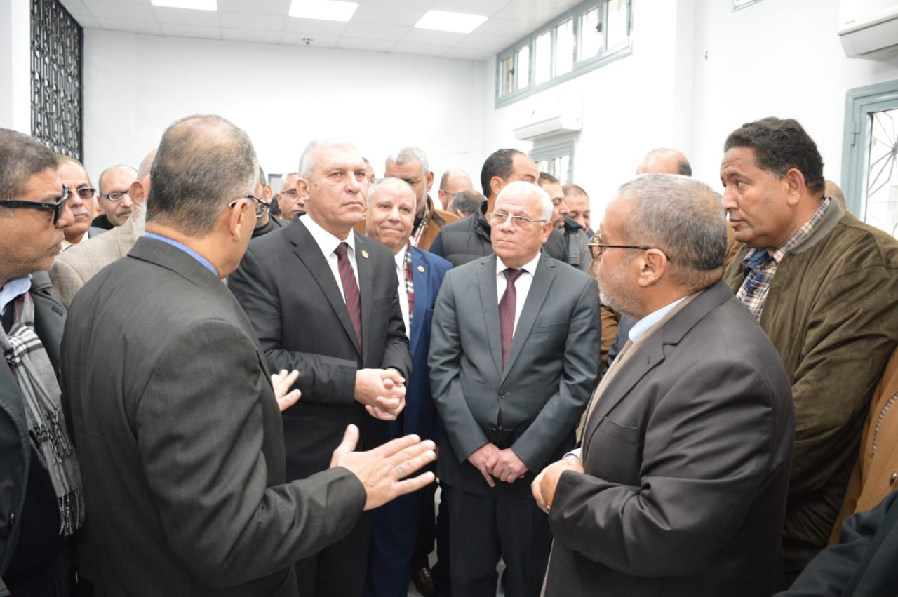 جولة محافظ بورسعيد ورئيس مصلحة الجمارك بمجمع المنطقة الحرة بعد افتتاحة (4)