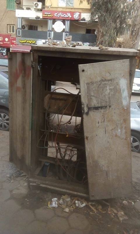 كابينة كهربائية مكشوفة فى شارع السراج مول بمدينة  نصر (3)