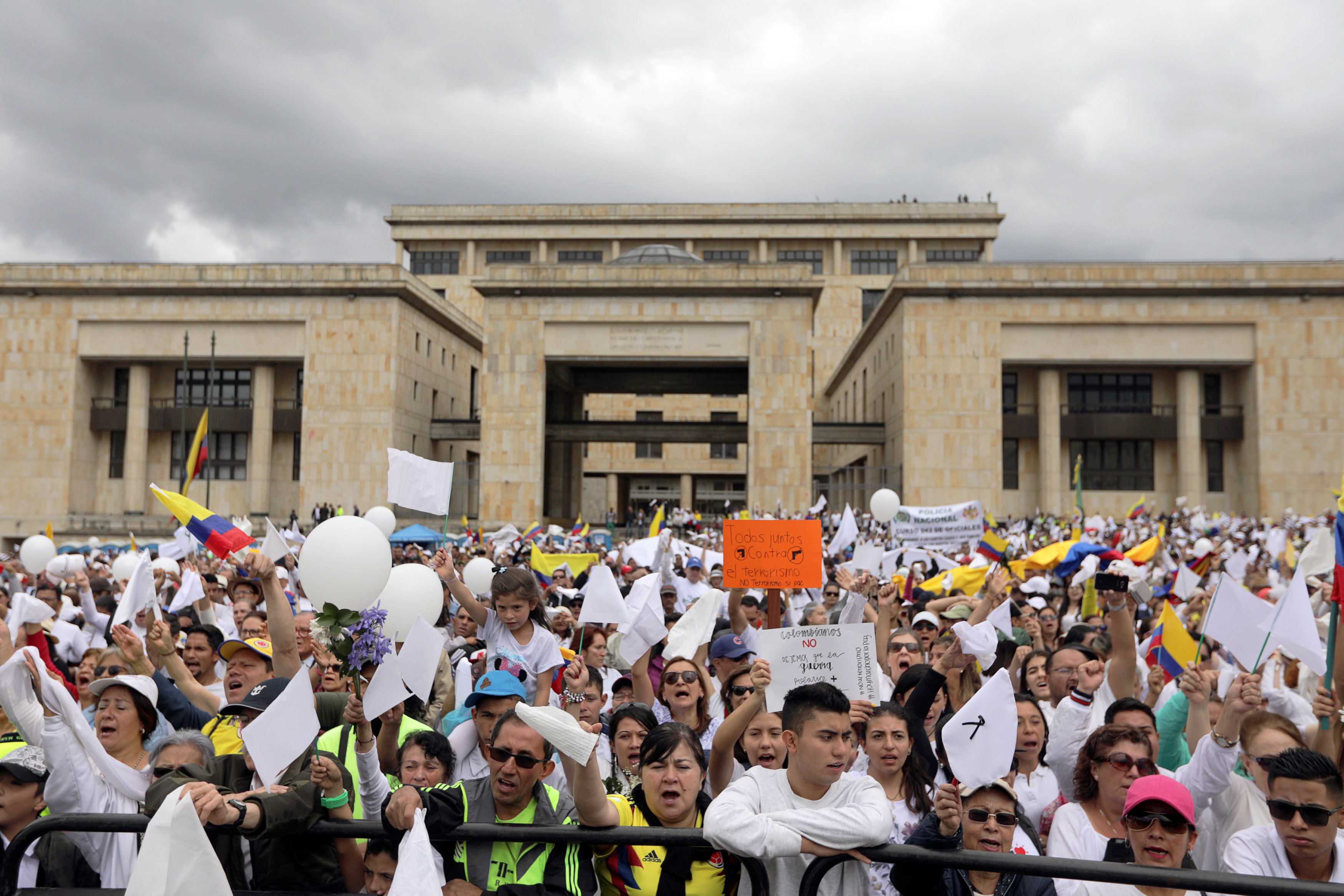 مسيرة ضد العنف فى كولومبيا (4)