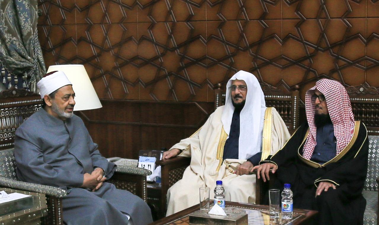 شيخ الأزهر يستقبل وزير الشؤون الإسلامية بالمملكة العربية السعودية (3)