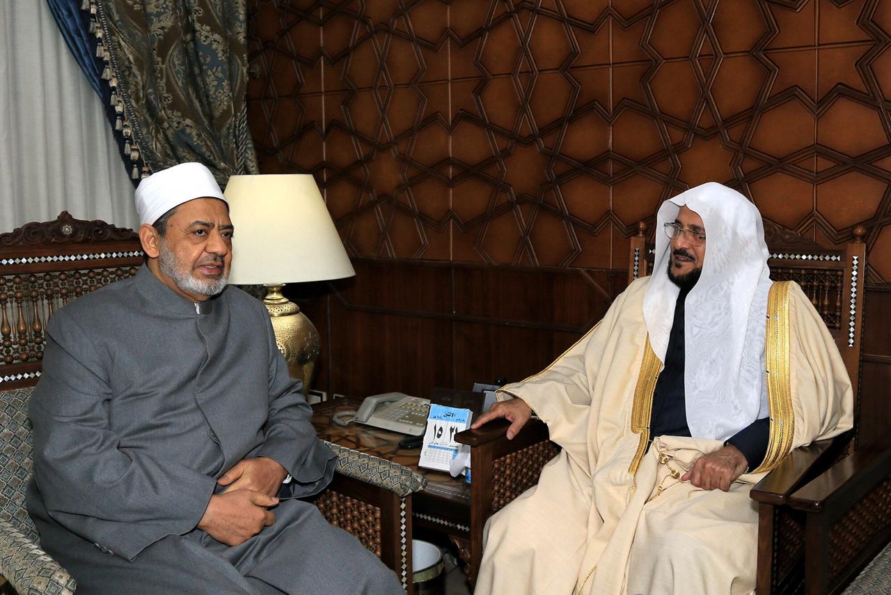 شيخ الأزهر يستقبل وزير الشؤون الإسلامية بالمملكة العربية السعودية (4)
