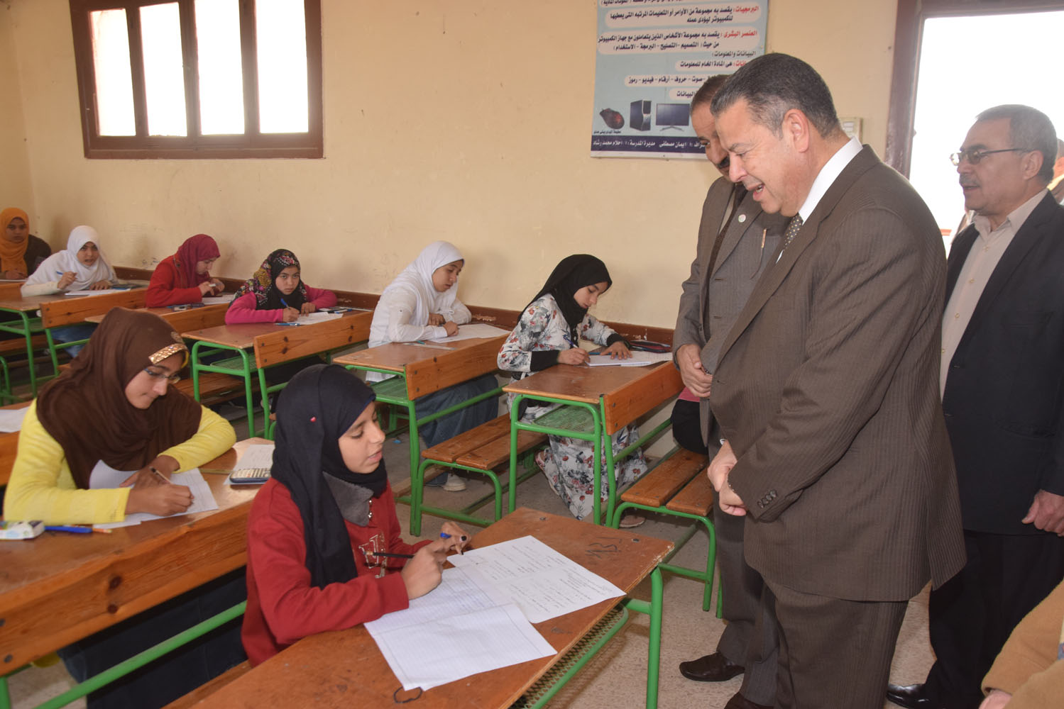 جولة محافظة بنى سويف على لجان الامتحانات (5)