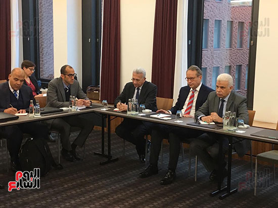 لجنة وزارية تلتقى وزير الاقتصاد والطاقة الألمانى لبحث التعاون بتدوير القمامة  (1)