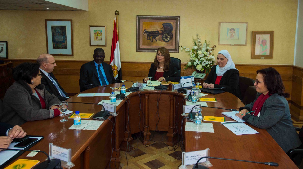 وزيرة التضامن تلتقى الأمين العام للاتحاد الدولى لجمعيات الصليب  (5)