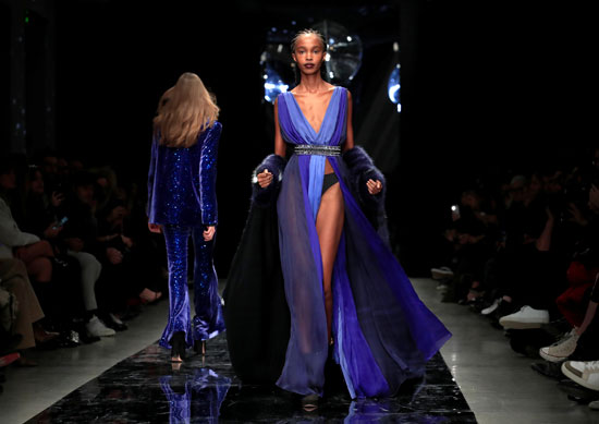 إبداعات فى عرض أزياء ماكسيم سيمنز خلال أسبوع الموضة بباريس (6)