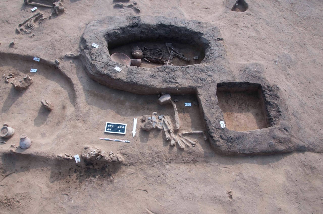 المقابر والدفنات المكتشفة (2)