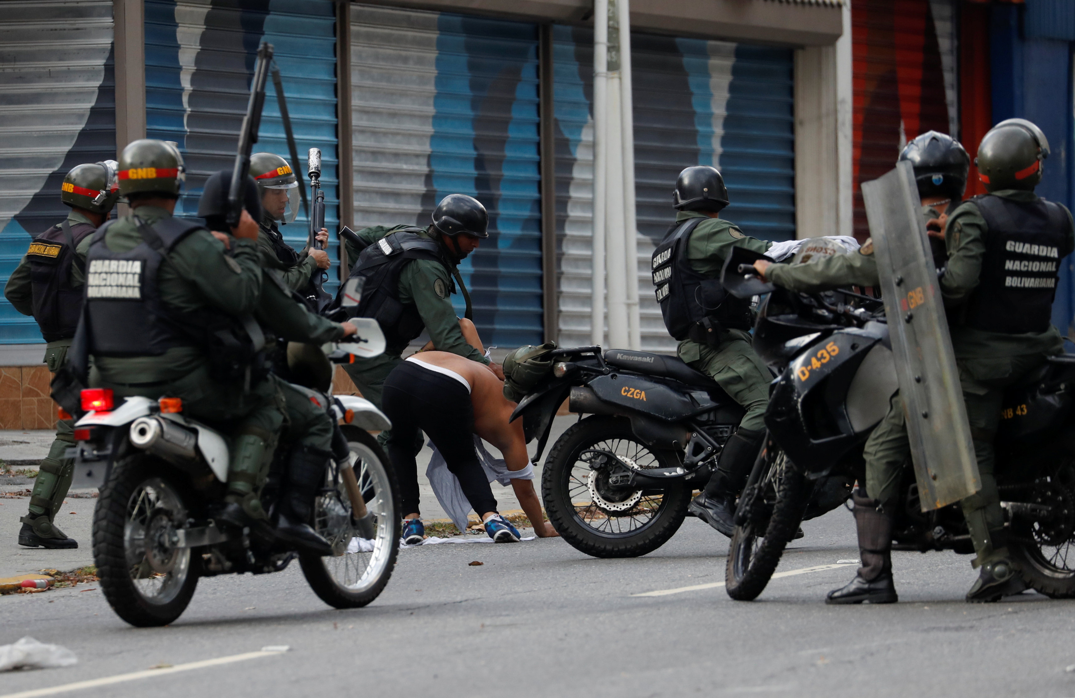 جانب من العنف فى فنزويلا (3)