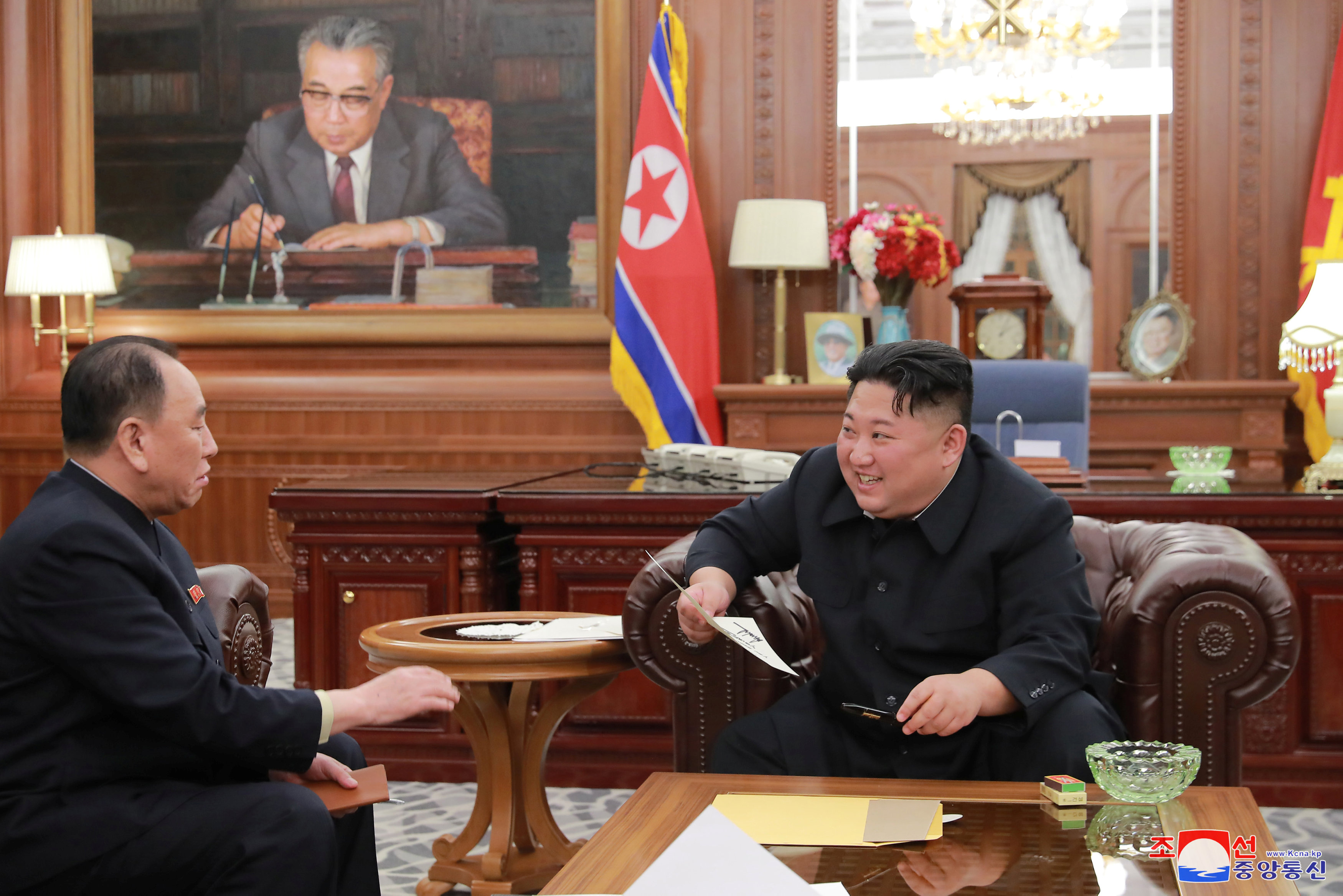 زعيم كوريا الشمالية يلتقى وفد بلاده الذى زار أمريكا (2)