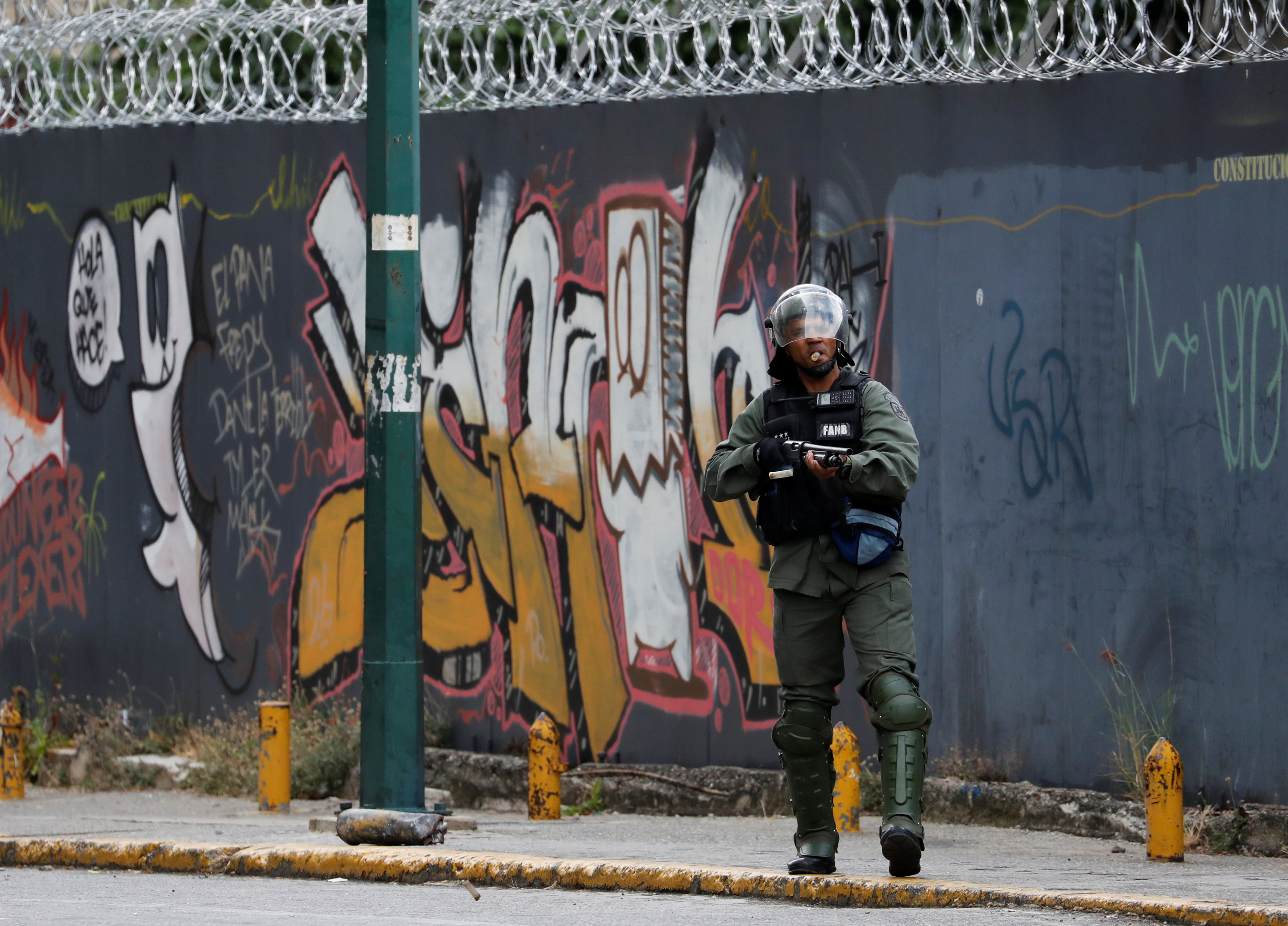جانب من العنف فى فنزويلا (11)