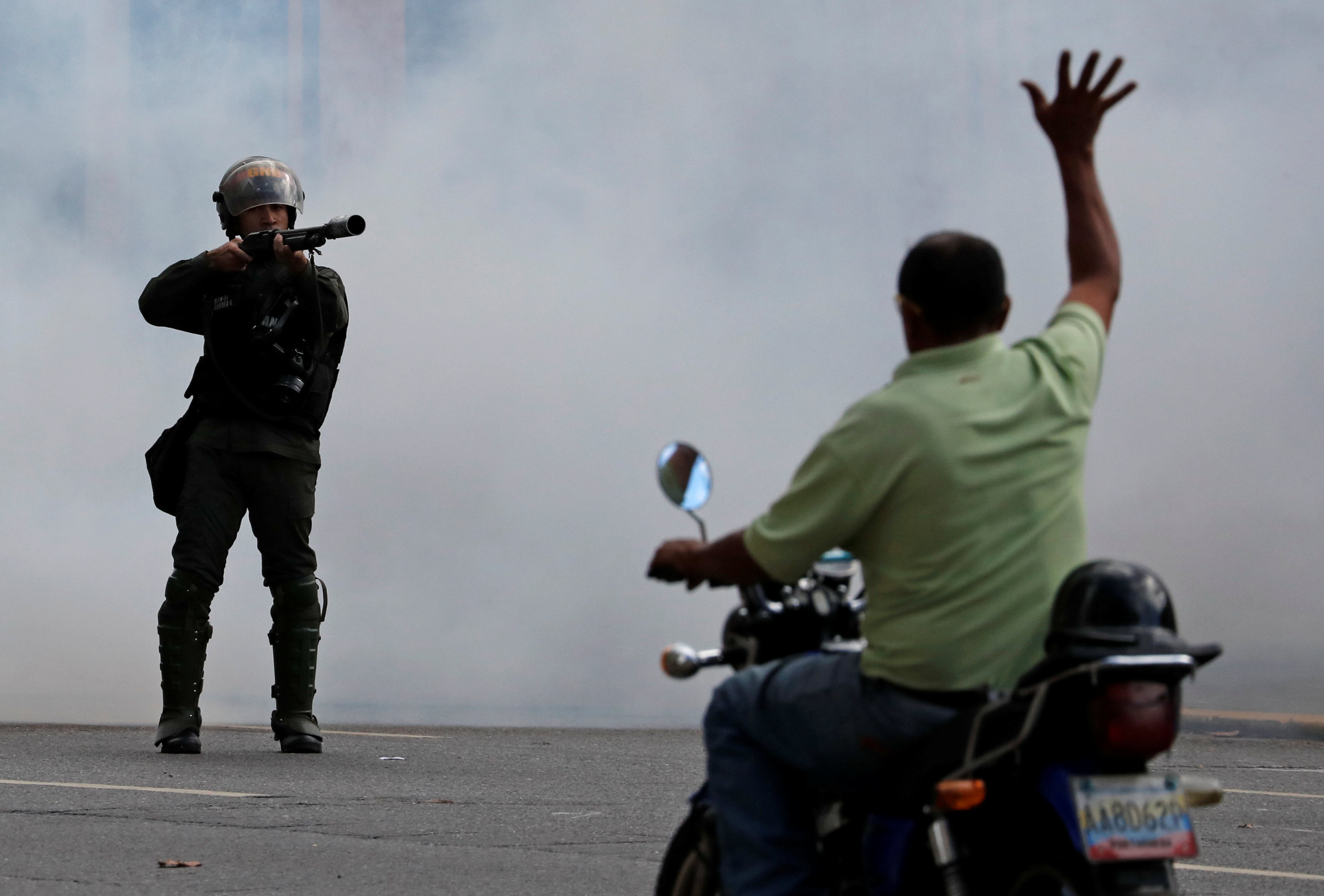 جانب من العنف فى فنزويلا (5)