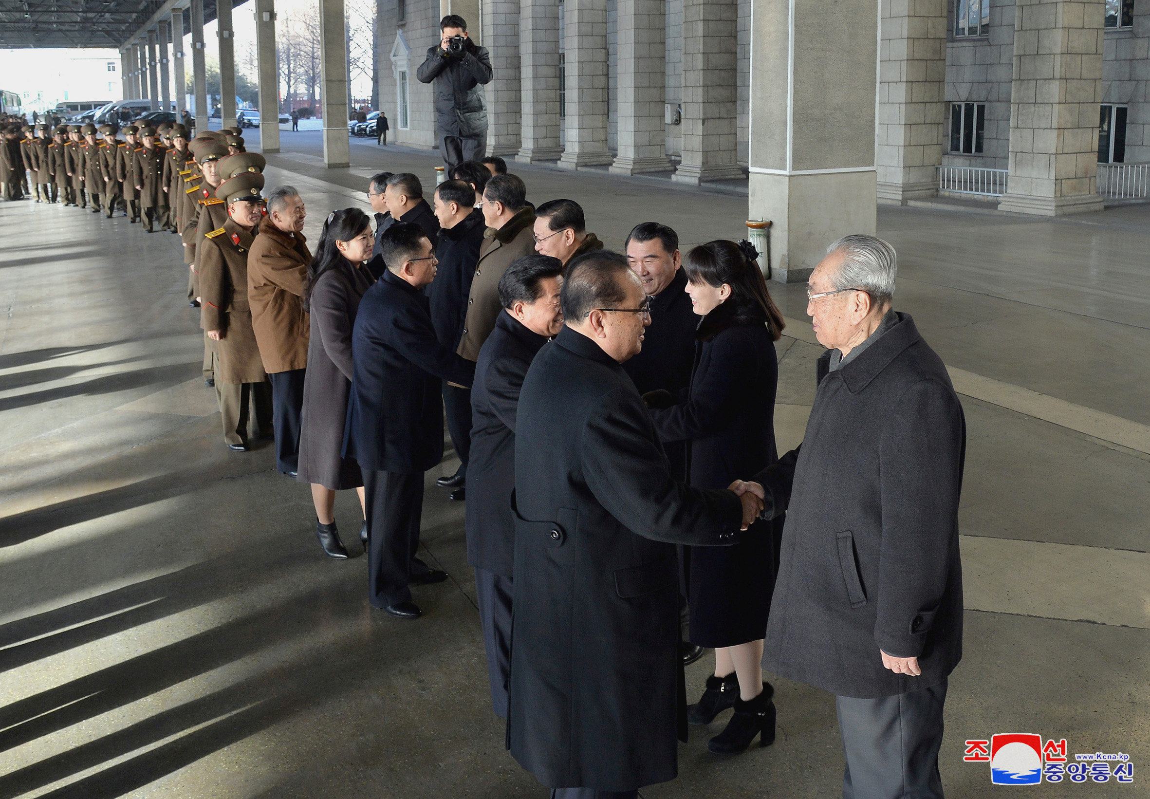 زعيم كوريا الشمالية يلتقى وفد بلاده الذى زار أمريكا (3)