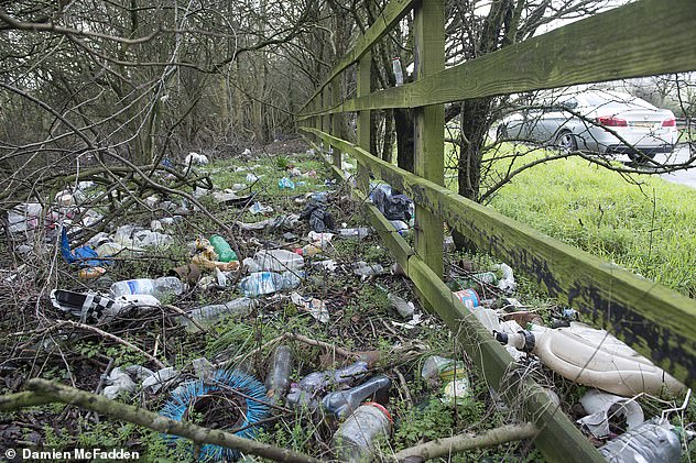 8999176-6634205-Bottles_are_strewn_by_the_roadside_near_Rugby_Warwickshire_This_-a-5_1548487406087