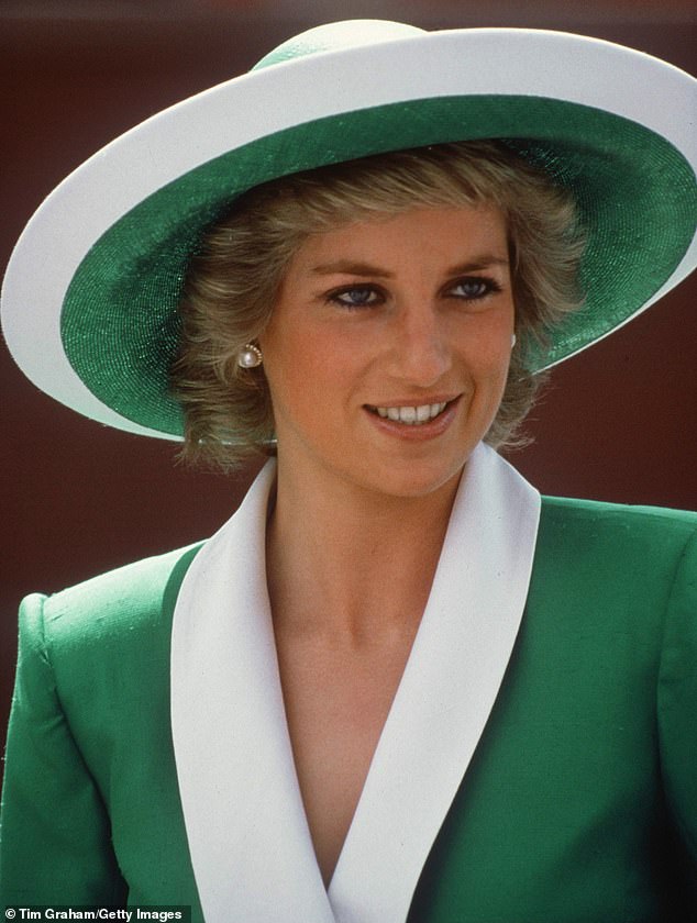 8908006-6621717-Glowing_in_green_The_Princess_of_Wales_looked_radiant_as_she_smi-a-25_1548396671904