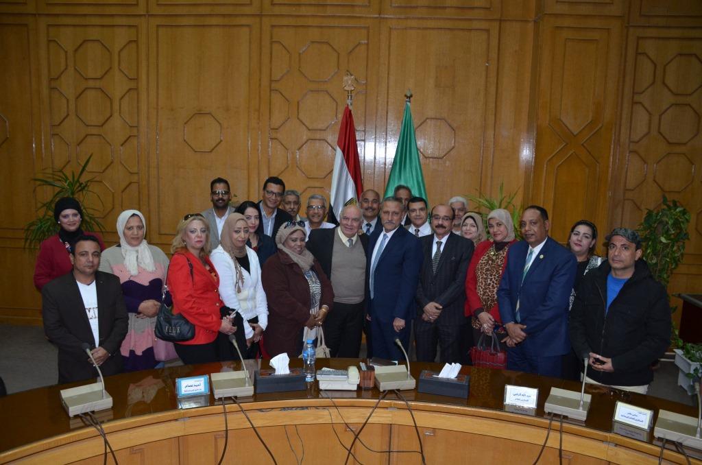 محافظ الإسماعيلية يلتقى رئيس وأعضاء لجنة حزب الوفد (6)