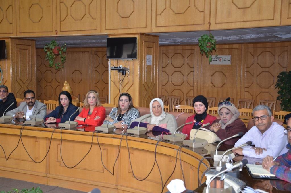 محافظ الإسماعيلية يلتقى رئيس وأعضاء لجنة حزب الوفد (3)