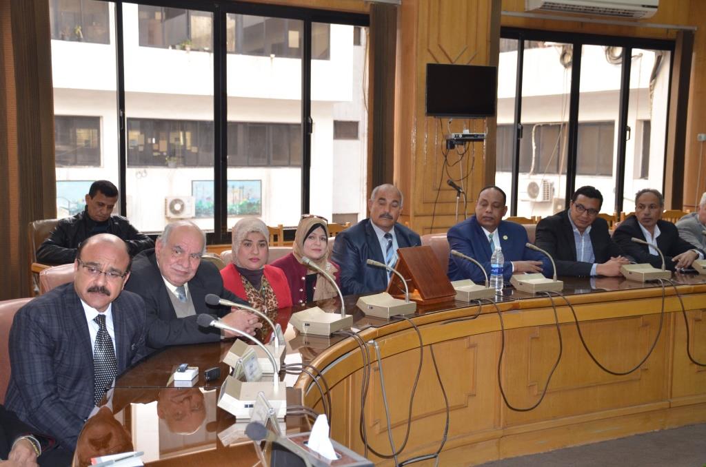محافظ الإسماعيلية يلتقى رئيس وأعضاء لجنة حزب الوفد (2)