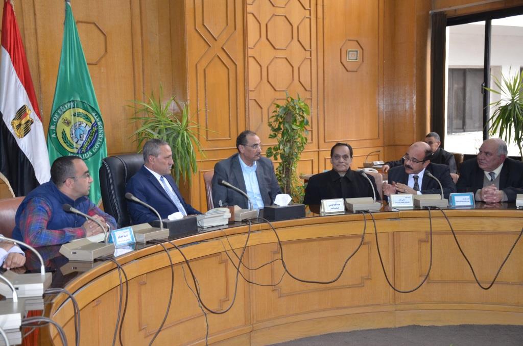 محافظ الإسماعيلية يلتقى رئيس وأعضاء لجنة حزب الوفد (1)