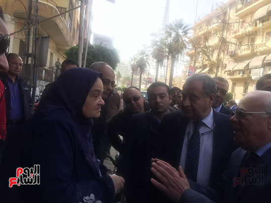 وزير التموين ومحافظ بورسعيد يتفقدان مجمع الكمبراتيف الاستهلاكى (1)