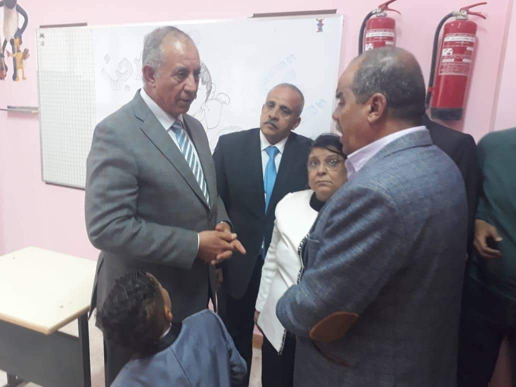 محافظ البحر الأحمر يتفقد مدرسة عمر بن الخطاب بعد افتتاحها بسفاجا (2)