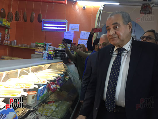 وزير التموين ومحافظ بورسعيد يتفقدان مجمع الكمبراتيف الاستهلاكى (10)