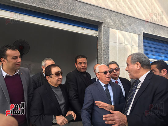  وزير التموين ومحافظ بورسعيد يفتتحان أكبر سوق أسماك بالشرق الأوسط (7)