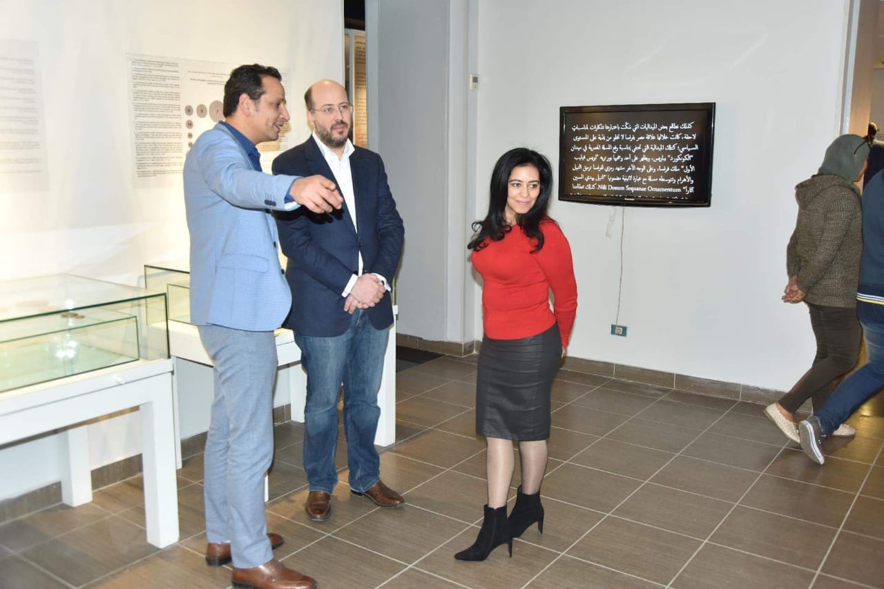 الأمير محمد على خلال زيارته لمجمع الفنون (3)