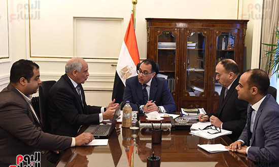 الدكتور مصطفي مدبولي رئيس الوزراء واللواء أحمد راشد، محافظ الجيزة (2)