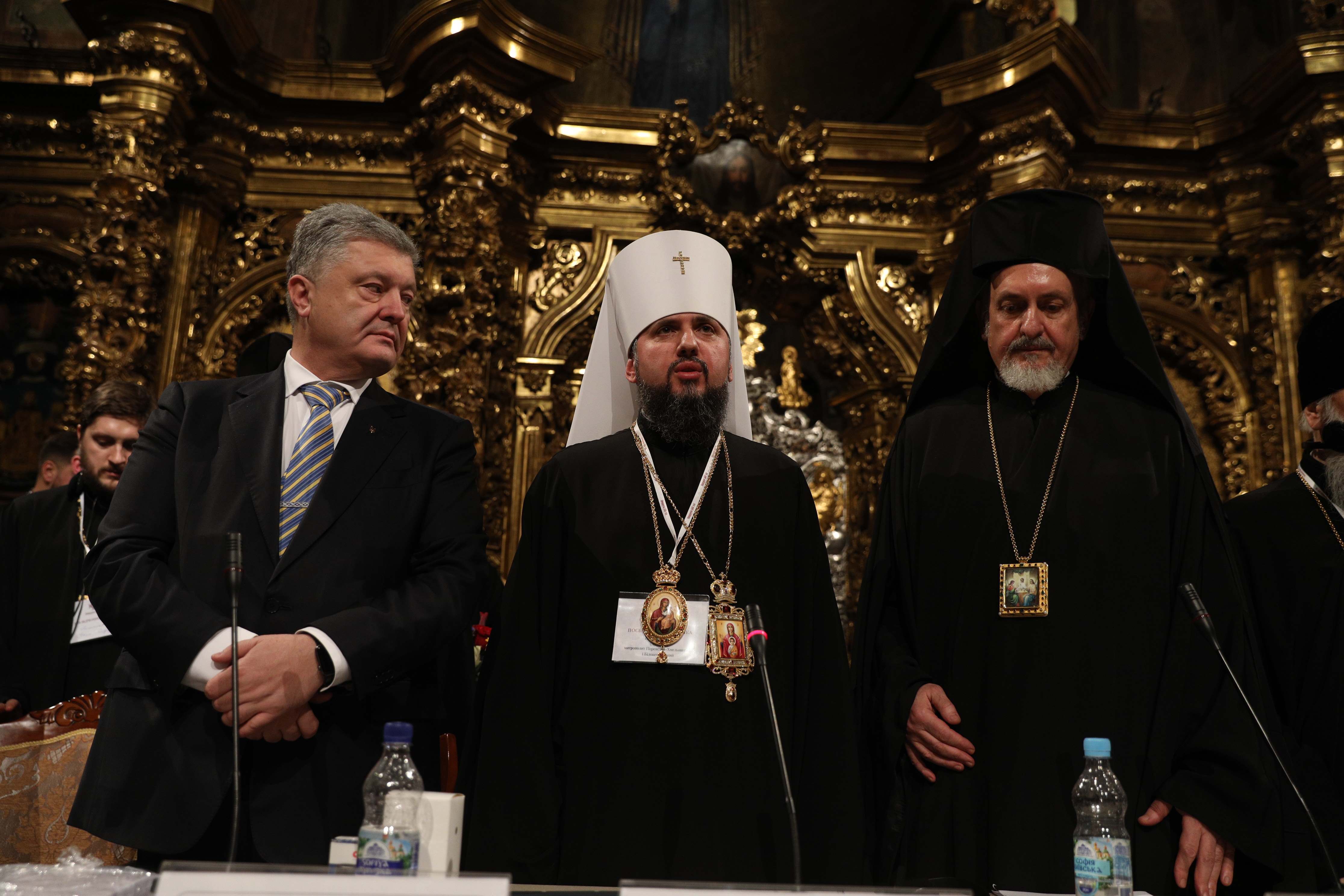 أثناء تنصيب بطريرك الكنيسة الأوكرانية بحضور الرئيس الأوكرانى