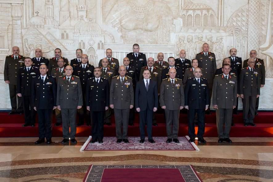 وزيرا الدفاع والداخلية ووفد من كبار قادة القوات المسلحة (1)