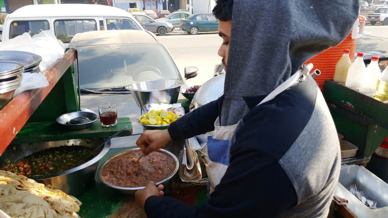 عربة حسن أشهر عربات الفول (30)