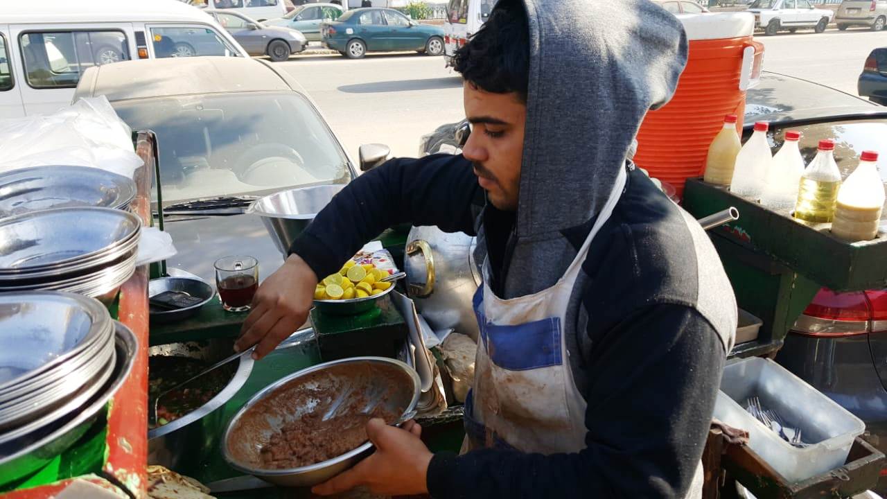 عربة حسن أشهر عربات الفول (8)
