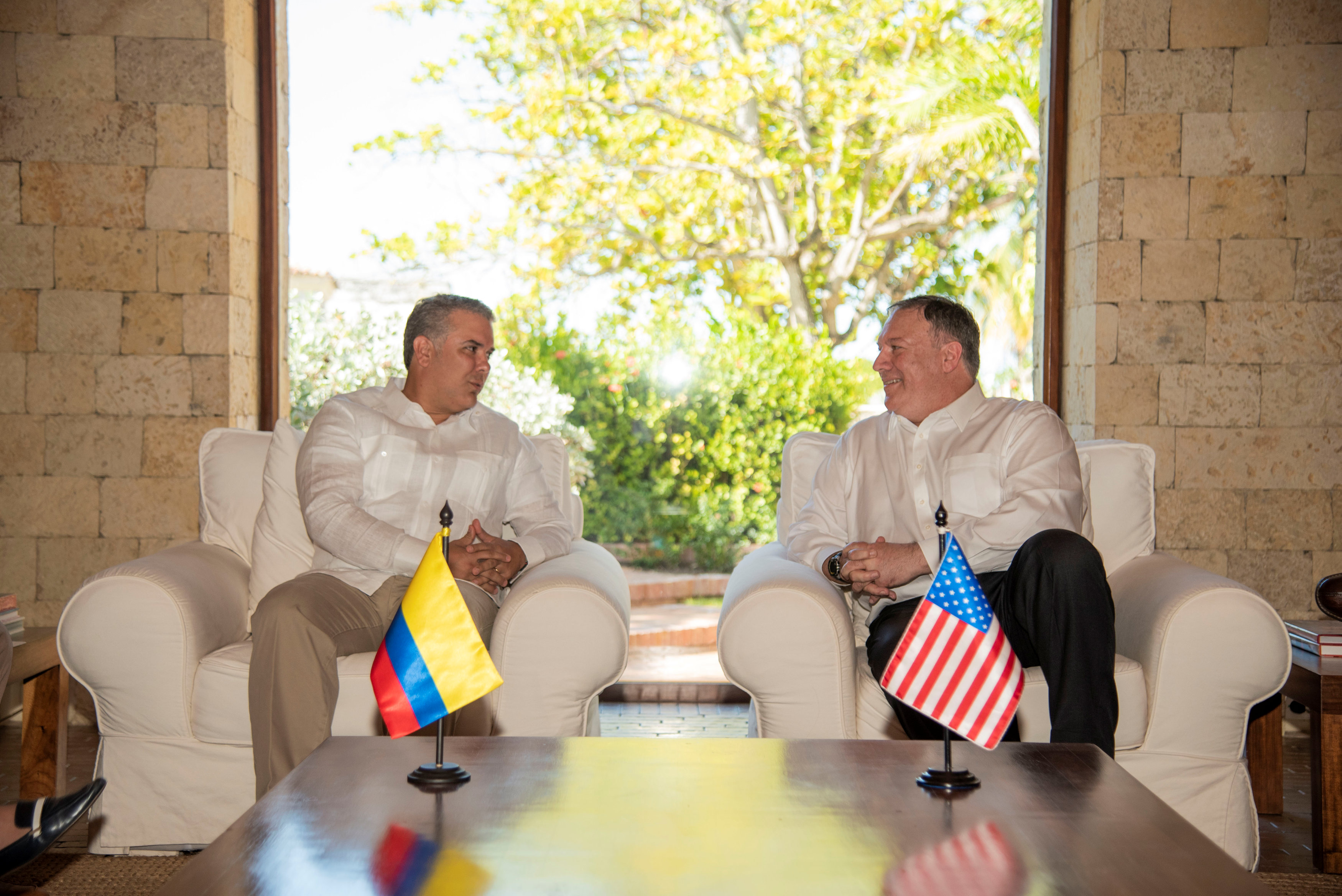 أمريكا وكولومبيا تتفقان على فرض عزلة دبلوماسية  (2)