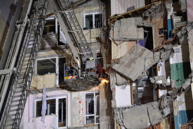 انهيار بناية سكنية جراء انفجار للغاز بروسيا (3)