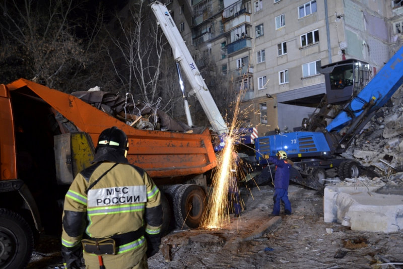انهيار بناية سكنية جراء انفجار للغاز بروسيا (12)