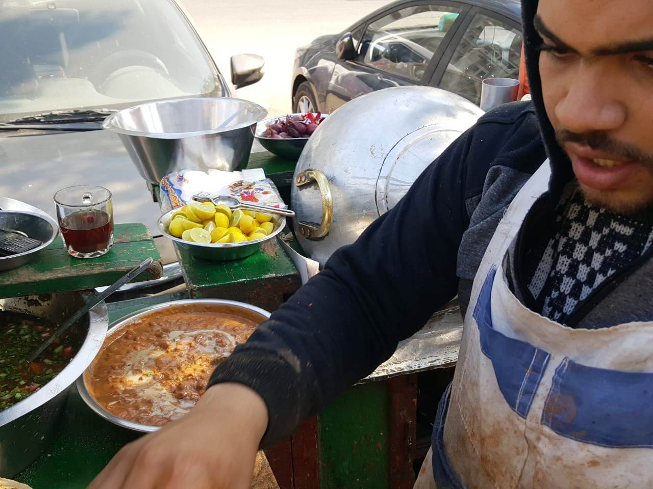 عربة حسن أشهر عربات الفول (25)