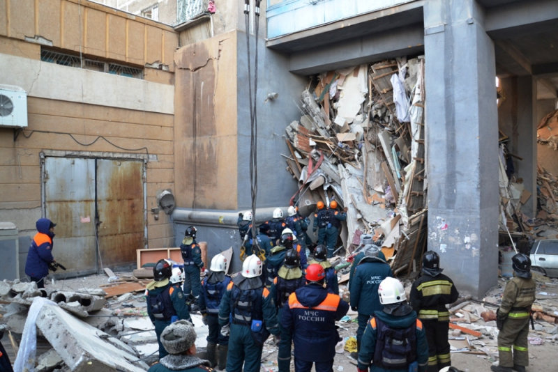 انهيار بناية سكنية جراء انفجار للغاز بروسيا (6)