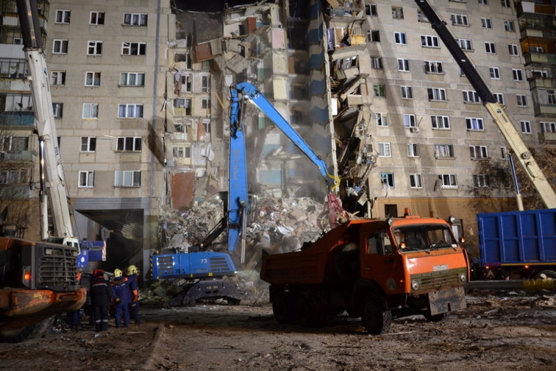 انهيار بناية سكنية جراء انفجار للغاز بروسيا (13)