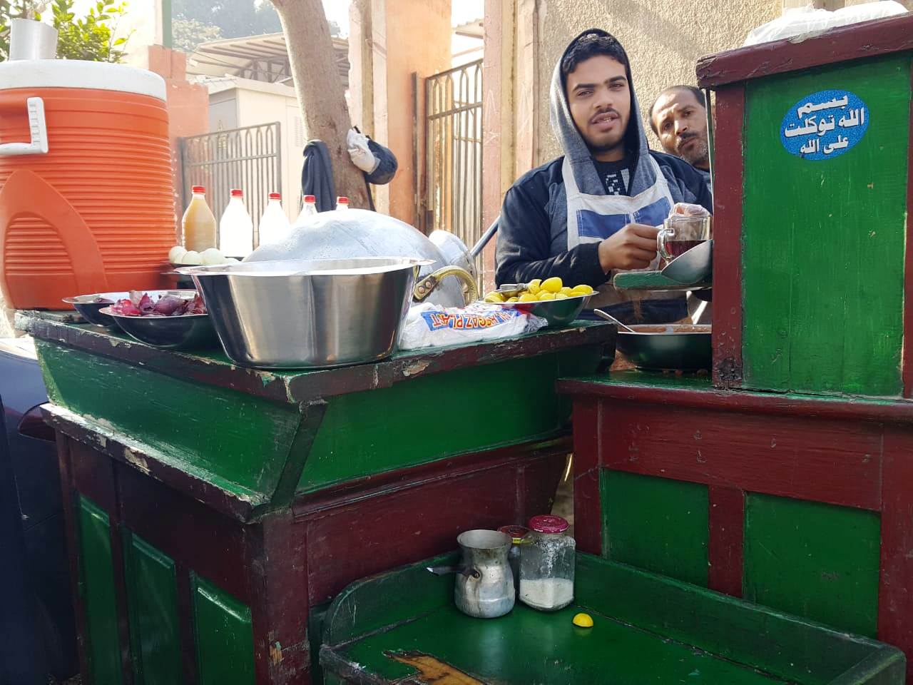 عربة حسن أشهر عربات الفول (1)